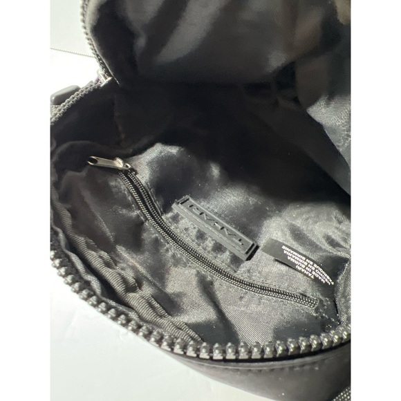 Tahari Crossbody Bag - Picture 10 of 10